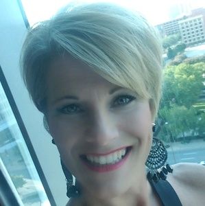 Meet your Posher, Denise